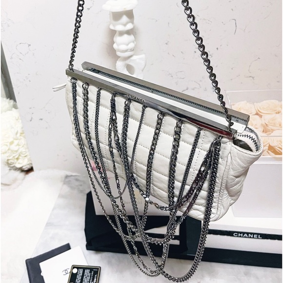 Authentic CHANEL 🦄🦄 Limited Edition RARE Multi Chain White Bag / Clutch - Picture 3 of 16